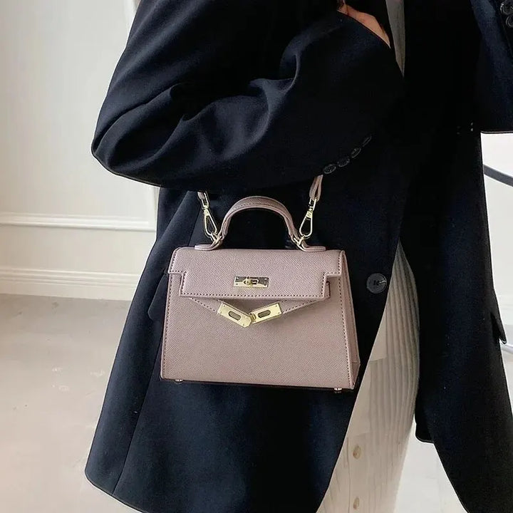 Modische Damen Crossbody Tasche in Grün, PU-Leder, ideal als Alltagstasche mit viel Stauraum.