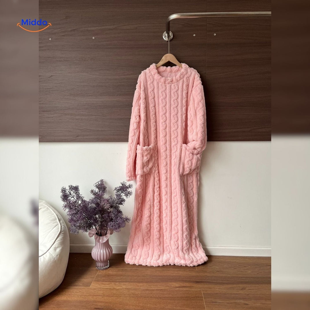 Loungewear für Damen: Deckenkleid, weich, warm & gemütlich, für entspannte Wintertage.