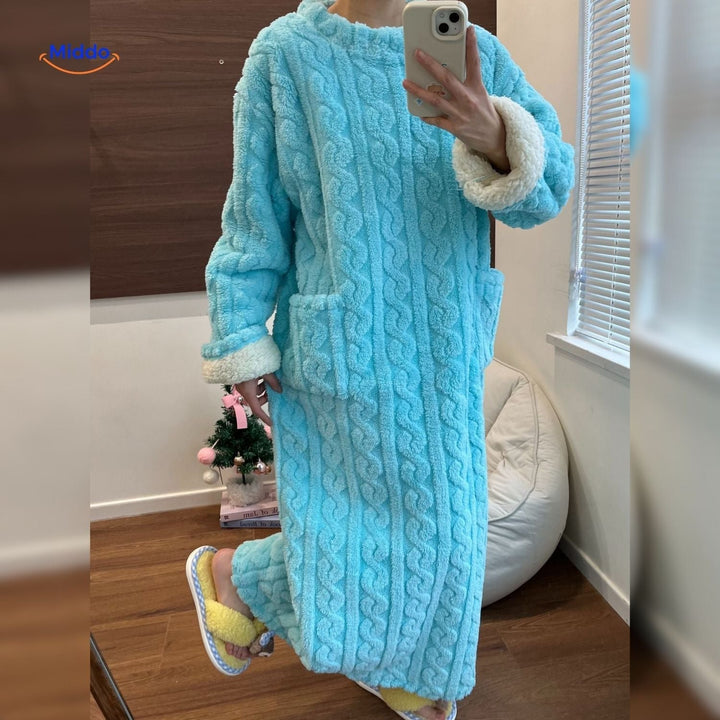 Winterliches Damen Deckenkleid, flauschig, warm & entspannend, als Hauskleid.