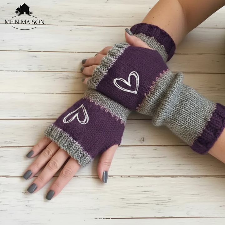 Trendige fingerlose Strickhandschuhe für Damen, Grau mit rotem Herz, für Smartphones geeignet.