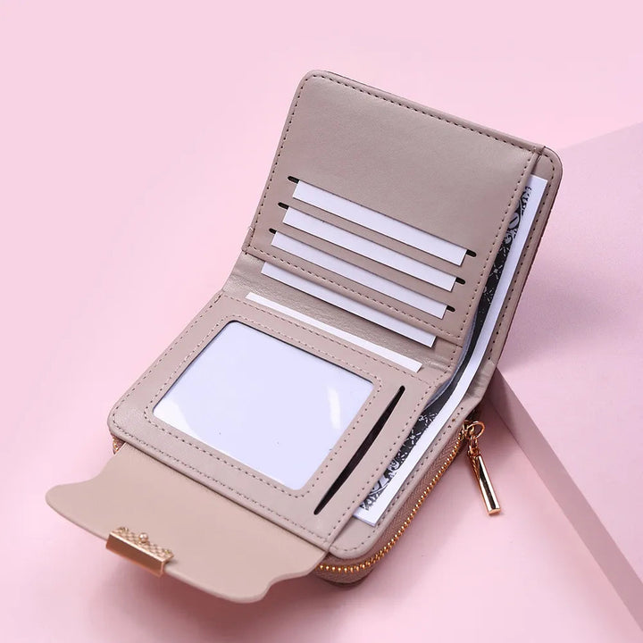 Ansicht von innen: Damen Geldbörse Blätter-Design, offene Fächer & Kartenhalter. Praktische Clutch.