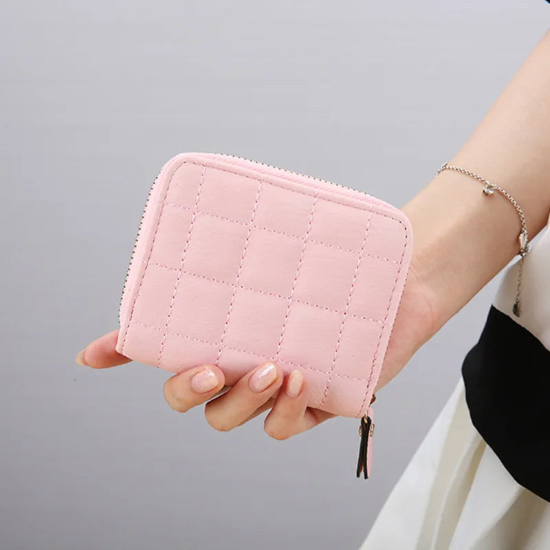 Moderne Damen Geldbörse mit Reißverschluss. Elegantes, kompaktes Portemonnaie für Karten und Ausweise. Für jede Frau.
