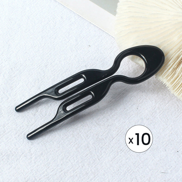 Damen GlamGrip Haarspange auf einem Schminktisch, bereit für die nächste elegante Hochsteckfrisur.