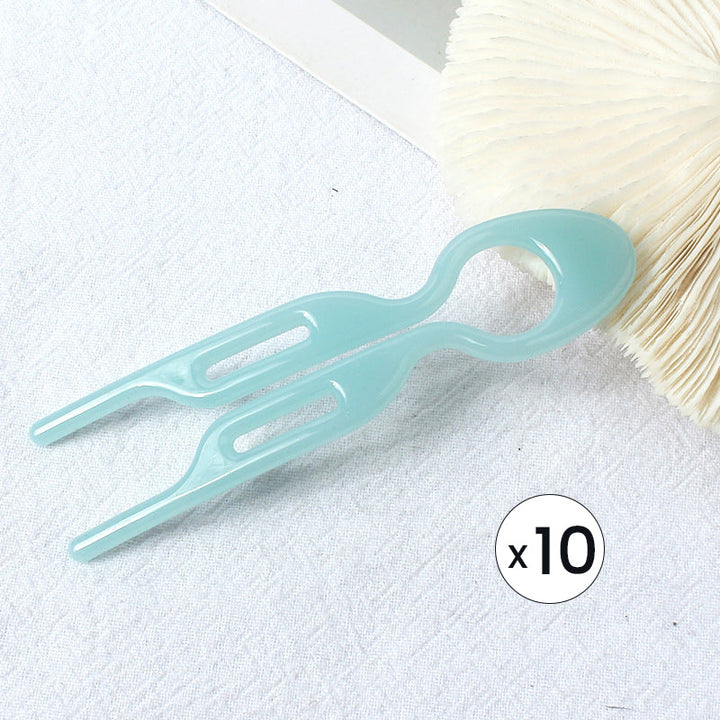 Eine elegante Hochsteckfrisur, gehalten von der zuverlässigen GlamGrip Haarspange für Damen.