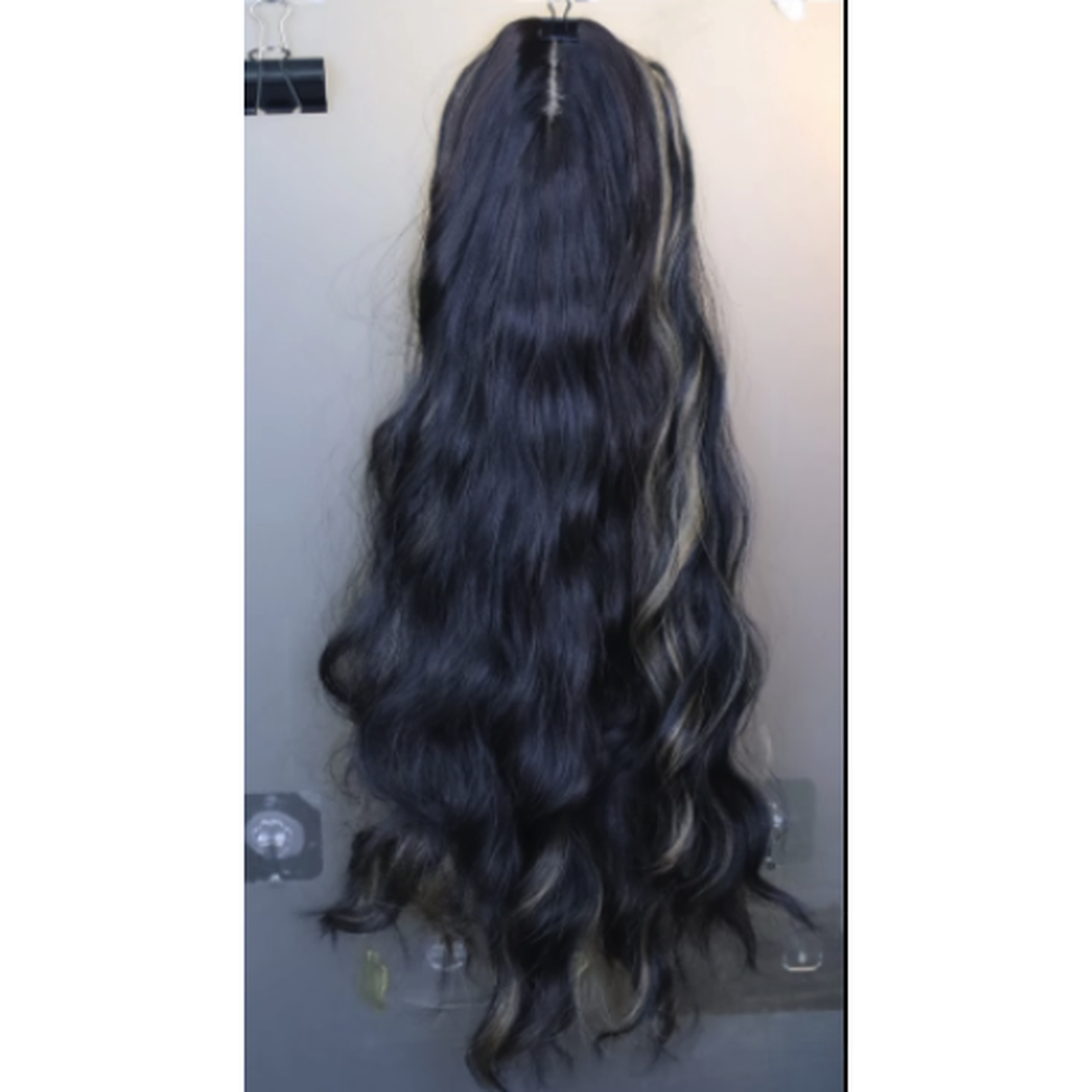 Leichter Haar-Topper für Damen. Welliges Haar, sofortige Fülle und natürliches Volumen.
