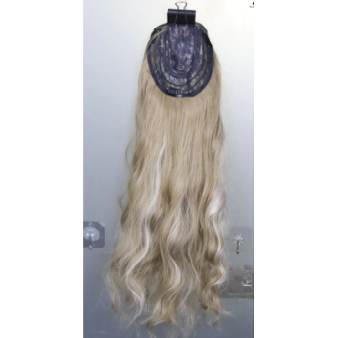 Styling Zubehör: Haar-Topper für Damen. Welliges Haar, natürlicher Look, mehr Fülle.