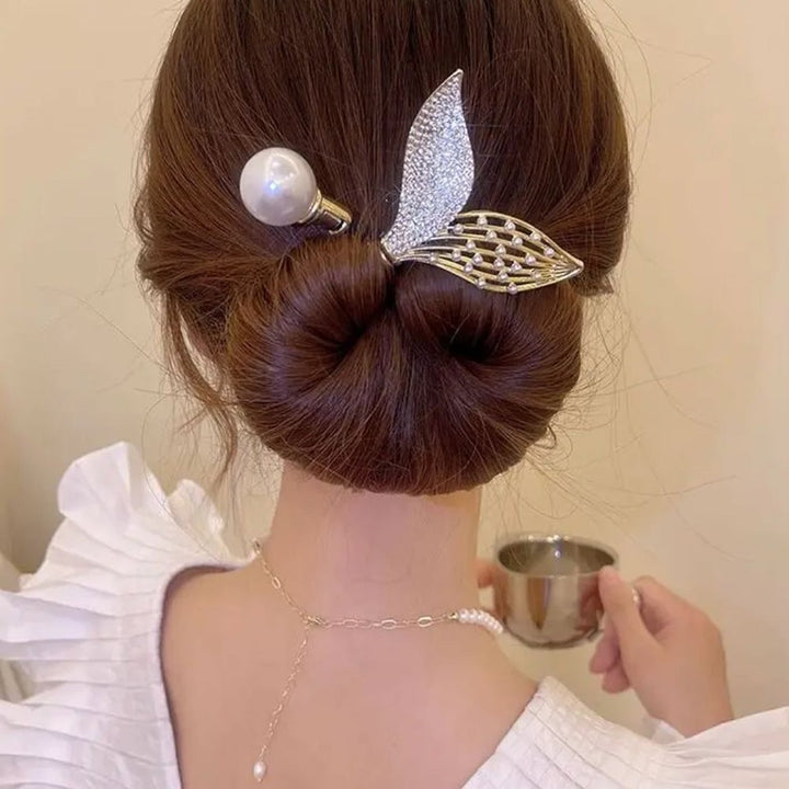 Flexibles Dutt-Haarband, ideal für schnelle und stilvolle Damen-Frisuren.
