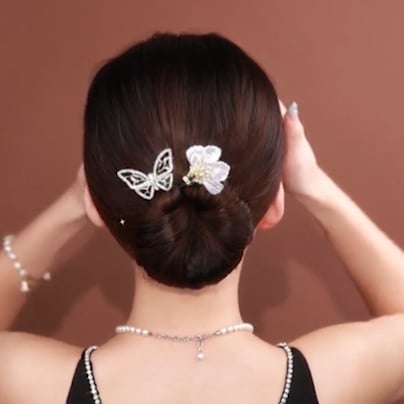 Flexibles Haarband für Frauen, ideal für einen eleganten Dutt in Sekunden.