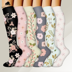 Helle Blumen und Gras