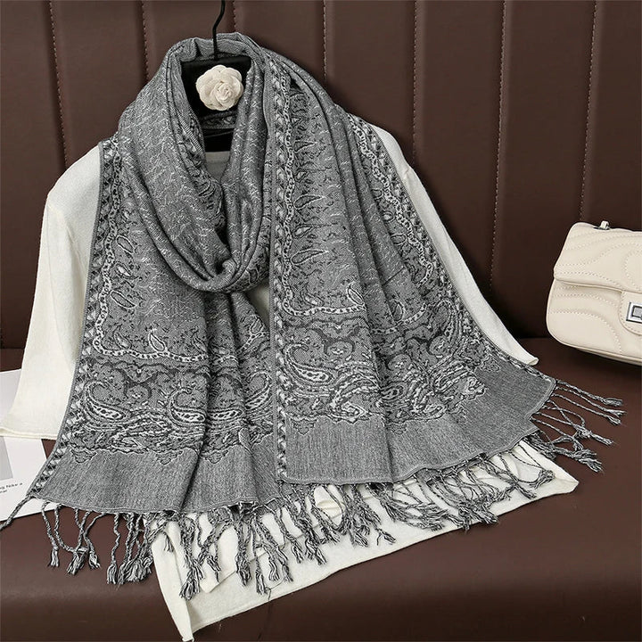 Eleganter Kaschmirgefühl Schal, luxuriöses Highlight für Damen.