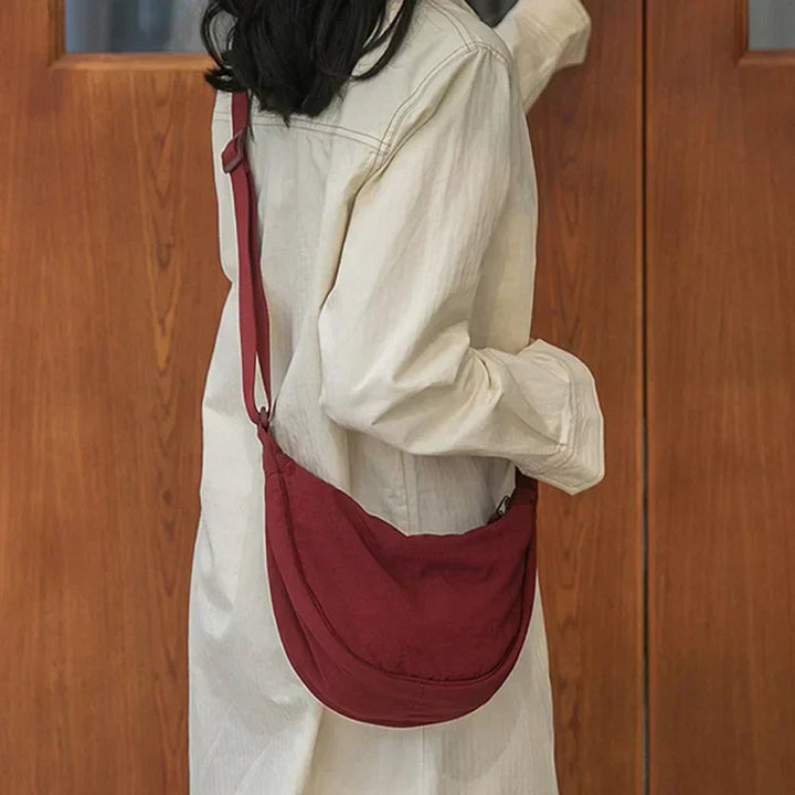 Komfortable Damentasche, die Knödeltasche ist eine stilvolle Umhängetasche für Damen.