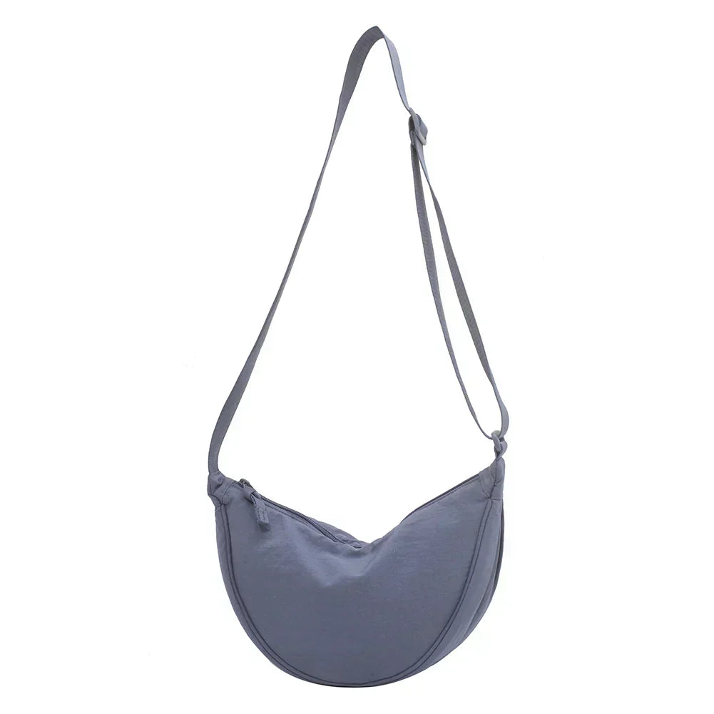 Moderne Knödeltasche, ein leichtes Accessoire für Damen, ideal für Freizeit.