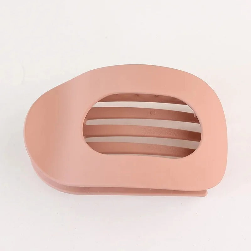 Weißer Damen Haarclip für sicheren Halt. Komfortable Haarklammer, minimalistisches Design, elegantes Accessoire.
