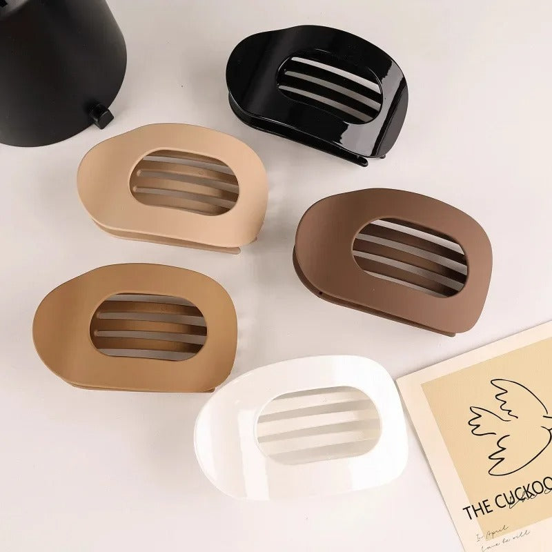Rosa Damen Komfort Haarclip. Modische Haarklammer für sicheren Halt und elegantes Styling. Minimalistisch.