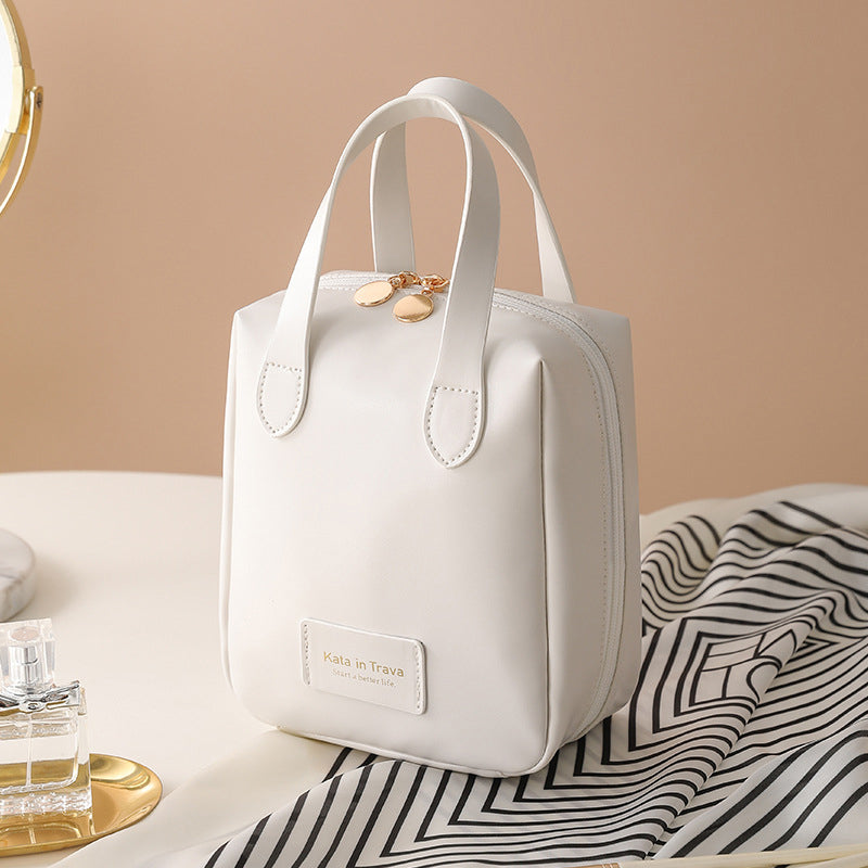 Damen Kosmetiktasche aus PU-Leder für stilvolle Beauty-Organisation unterwegs.