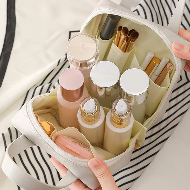 Schicke Schminktasche in PU-Leder-Optik, Ihr perfekter Begleiter für Beauty-Produkte.