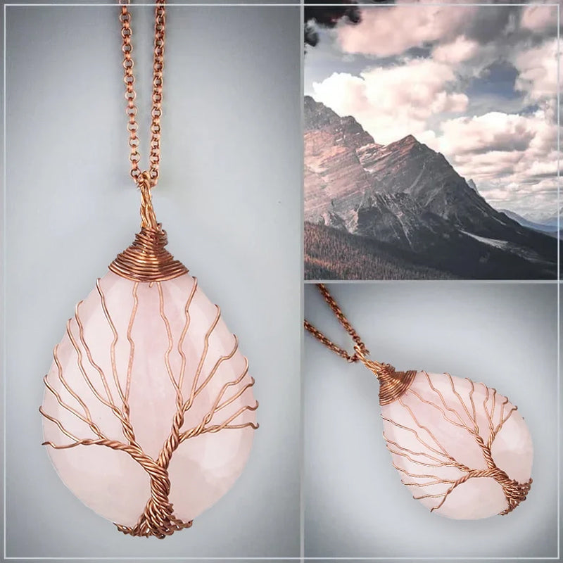 Damen Lebensbaum Halskette mit schimmerndem Opal und Edelstein. Eleganter Symbolschmuck.