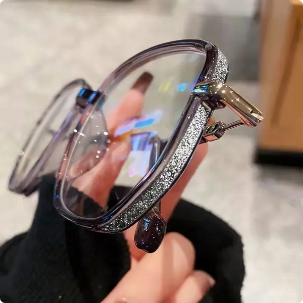 Modische Vintage-Lesebrille für Damen. Ideal als stilvolles Damenzubehör & Sehhilfe.