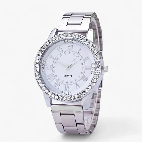 Nahaufnahme der edlen Damenuhr Isolde mit präzisem Diamanten Zifferblatt und feinem Roségold-Finish. Geschenkidee.