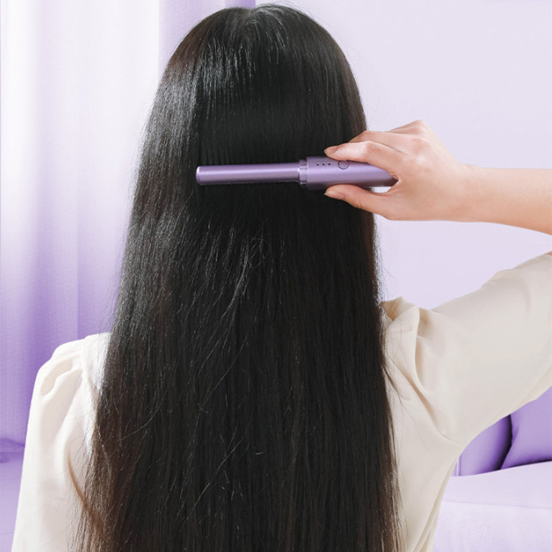 Damen-Haarglätter mit Akku: Kompaktes Styling-Tool für glatte Haare, perfekt für schnelle Korrekturen unterwegs.