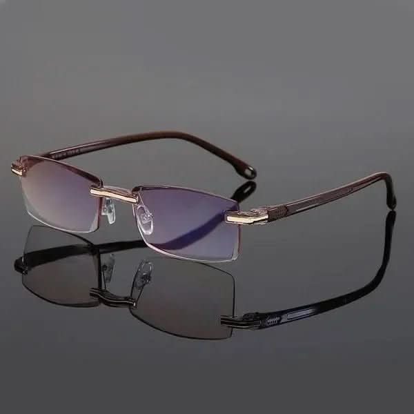 Leichte TR90 Damen-Multifokal-Lesebrille für optimalen Komfort. Sehhilfe mit Blaulichtfilter schützt die Augen.