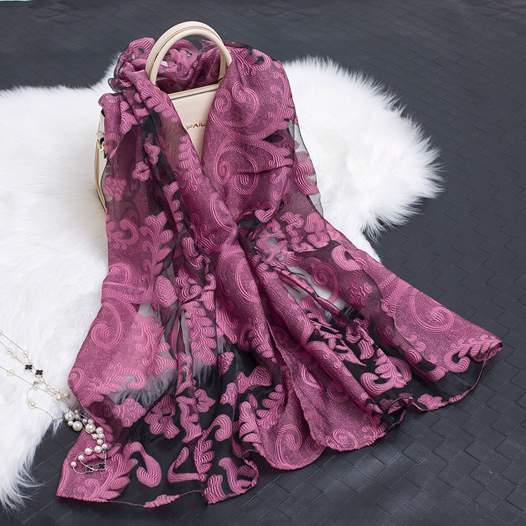 Schwarzer Damen Organza Schal mit elegantem Blumenmuster, als Hohlmuster, ideal für Abendgarderobe.