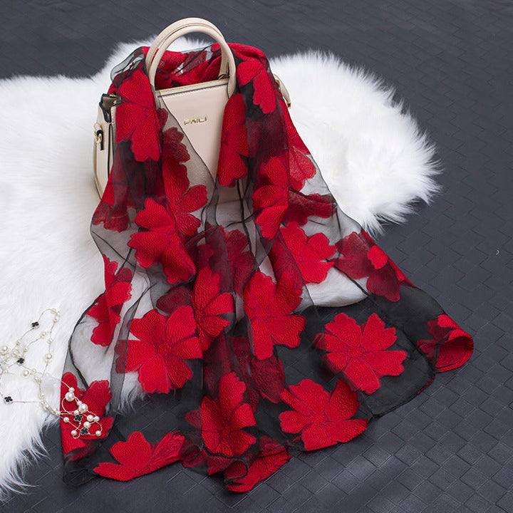 Leichter Organza Schal für Damen, mit Blumenmotiv, in kräftigem Blau, vielseitig einsetzbar.
