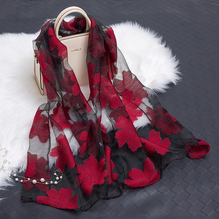 Damen Organza Schal mit Blumenmuster in strahlendem Gelb, ideal für sonnige Frühlingstage.