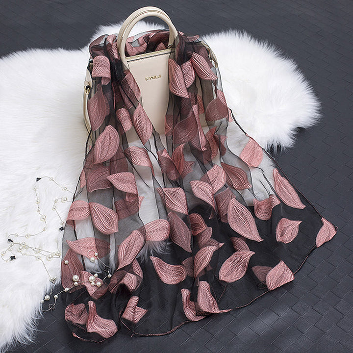 Damen Organza Schal mit Blumenmotiv in reinem Weiß, leicht & transparent, für den Frühling.