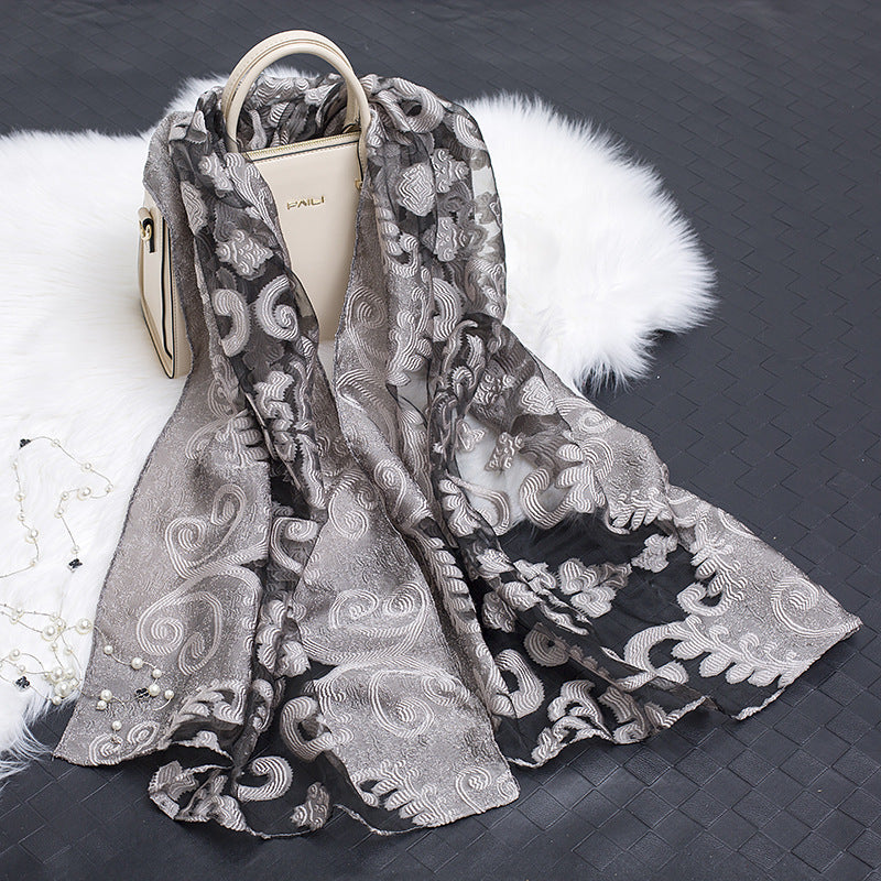 Frühlingshafter Organza Schal für Damen mit Blumen-Design in leuchtendem Koralle, feminin & chic.