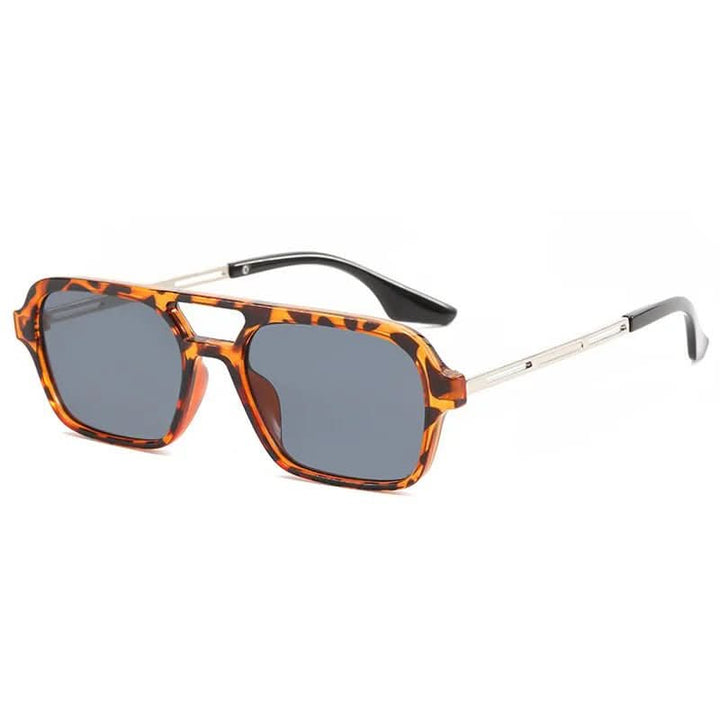 Hochwertige quadratische Damen Sonnenbrille mit UV400-Schutz für stilvollen Sonnengenuss.
