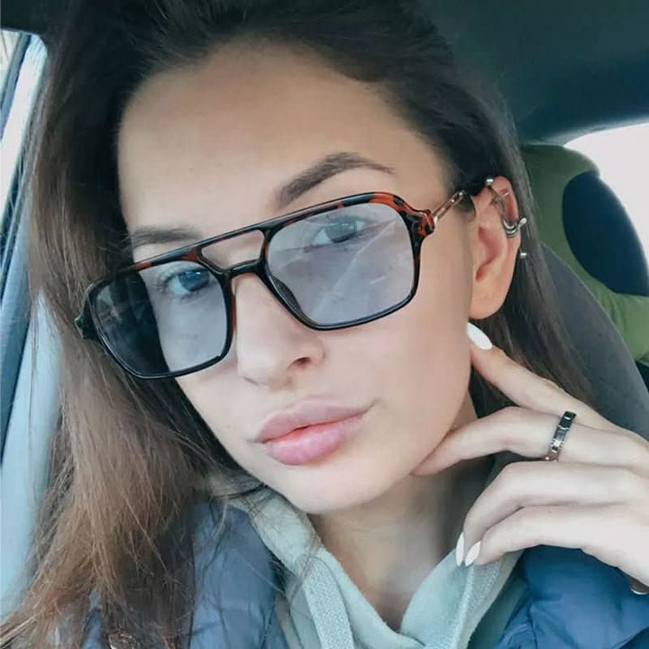 Elegante Damen Retro Sonnenbrille quadratisch mit UV400 Schutz, ideal für stilvolle Auftritte.