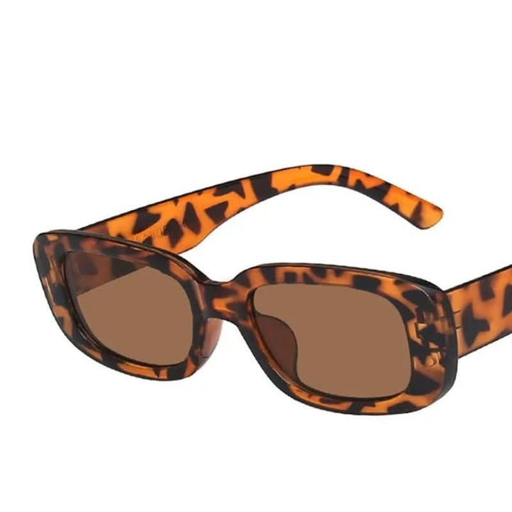 Machen Sie ein Statement mit dieser rechteckigen Retro-Sonnenbrille für Damen, mit UV400-Schutz.