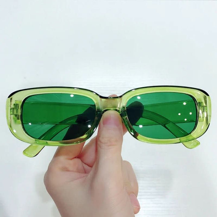 Rechteckige Damen Retro-Sonnenbrille mit UV400-Schutz, perfekt für Mode, Stil und Augenschutz.