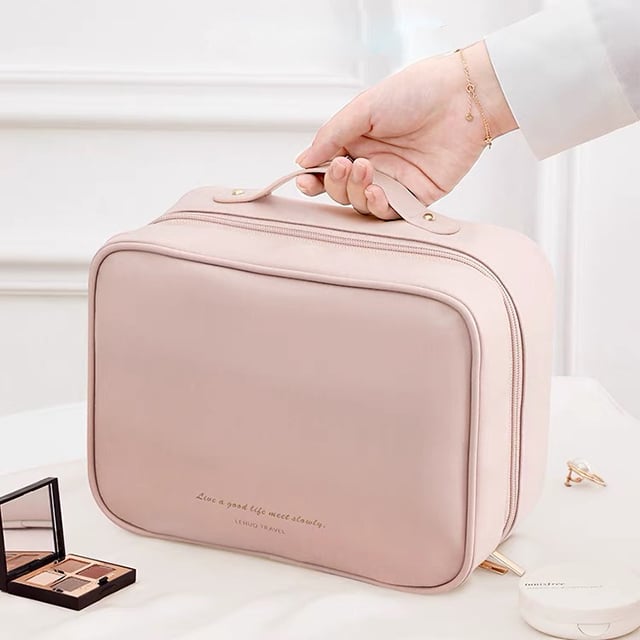 Wasserabweisendes Reisetäschchen für Damen mit mehreren Fächern; ideal als Beauty-Organizer für Pflegeprodukte.