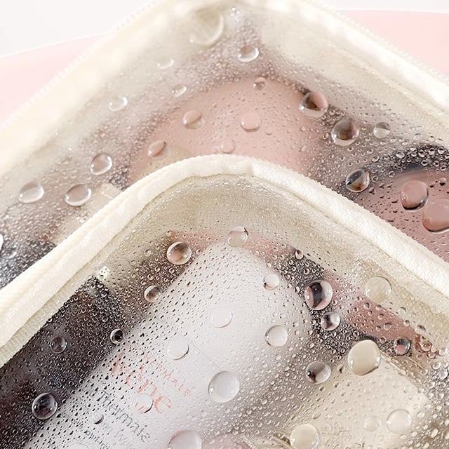Kompakter Kosmetik-Organizer für Damen mit Fächern, perfekt für Reisen und die Aufbewahrung von Schminke und Pflege.