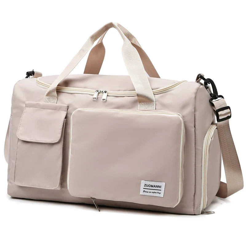Innenansicht der Damen Reisetasche 35L, zeigt cleveren Organizer und viel Stauraum für den Kurztrip.