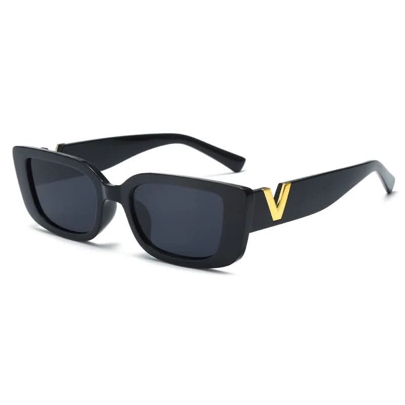 Nahaufnahme der Damen Cat-Eye Sonnenbrille. Retro Design mit robustem Rahmen und zuverlässigem UV400 Schutz.