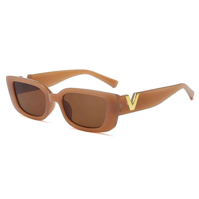 Stilvolle Damen Retro Cat-Eye Sonnenbrille. Ein vielseitiges Vintage Accessoire, das jedes Sommer Outfit aufwertet.