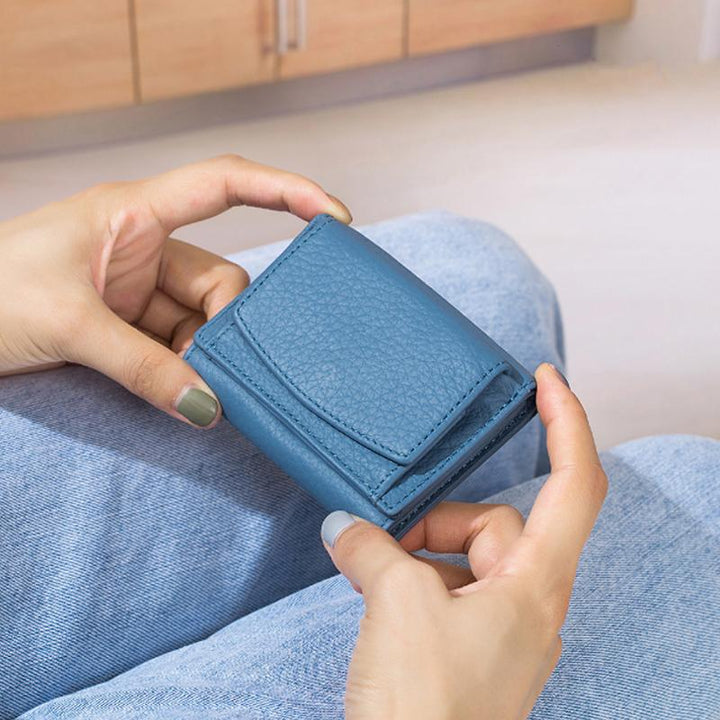 Kompakte Damen RFID-Brieftasche aus PU-Leder, farbig, mit Münz- und Kartenfächern.