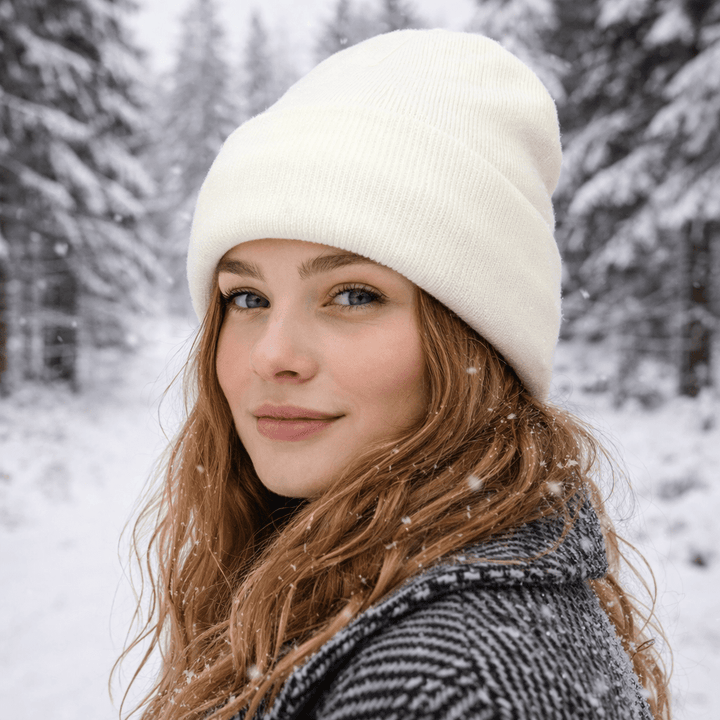 Innenseite der Satinmütze, die als Haarschutz und Anti-Frizz Beanie dient. Weicher Stoff für gesunde Haare.