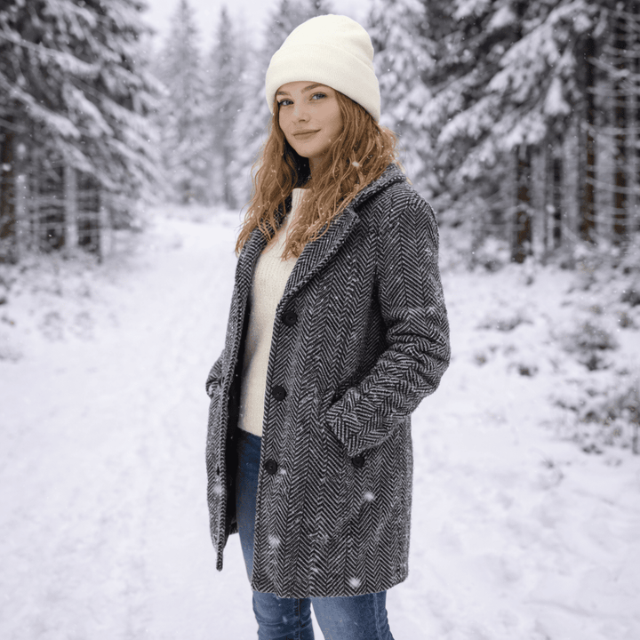Warme Damen Satinmütze aus Rippstrick für höchsten Komfort. Ideal als Haarschutz-Beanie im Winter.