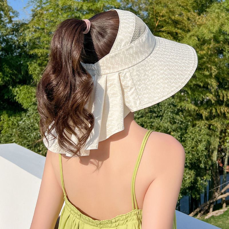 Modischer Damen Sommerhut mit Nackenschutz, breiter Krempe und hohem UV-Schutz.