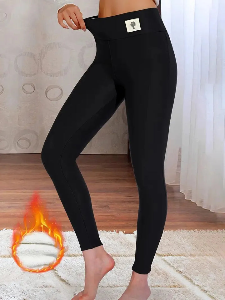 Figurformende High Waist Damen Thermo-Leggings mit Booty-Lifting Effekt für eine tolle Silhouette im Winter.