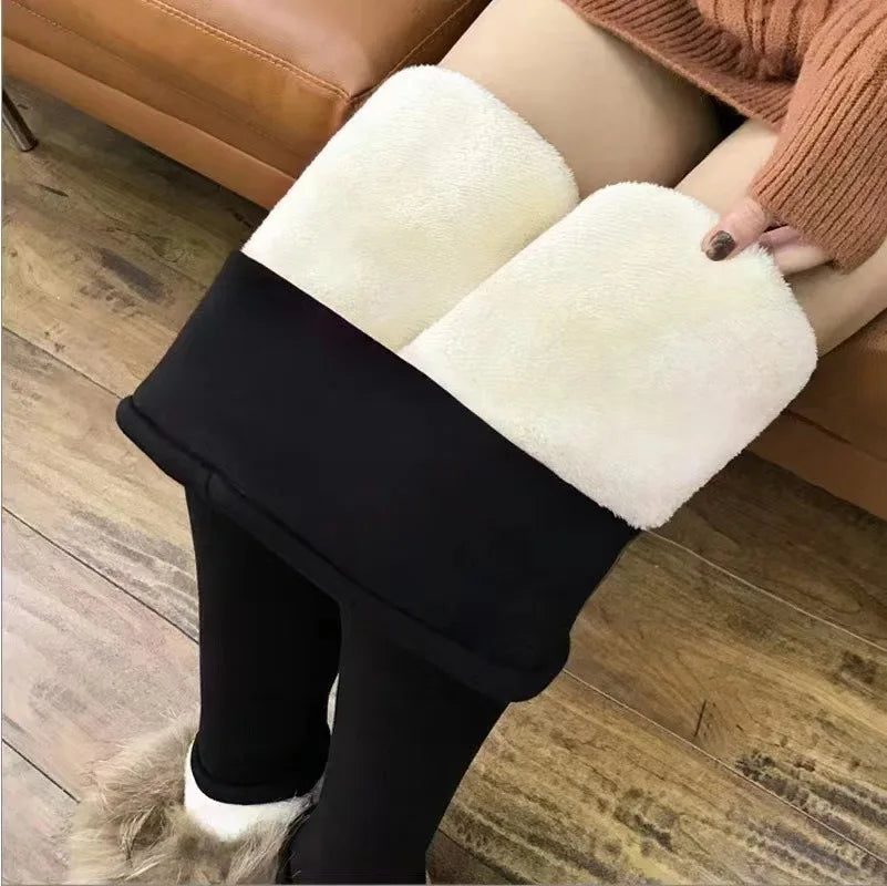 Damen Thermo-Leggings figurformend mit High Waist. Betont die Figur und sorgt für einen Booty-Lifting Effekt.