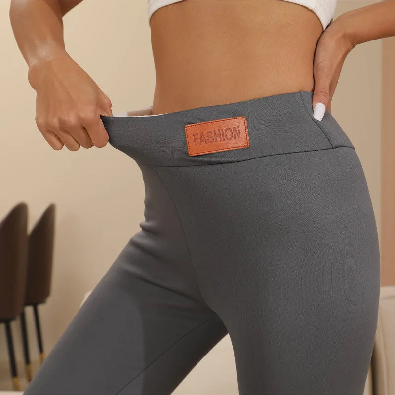 Damen Winterleggings für gemütliche Winteroutfits. Warm, High Waist und figurformend für Freizeit und Alltag.