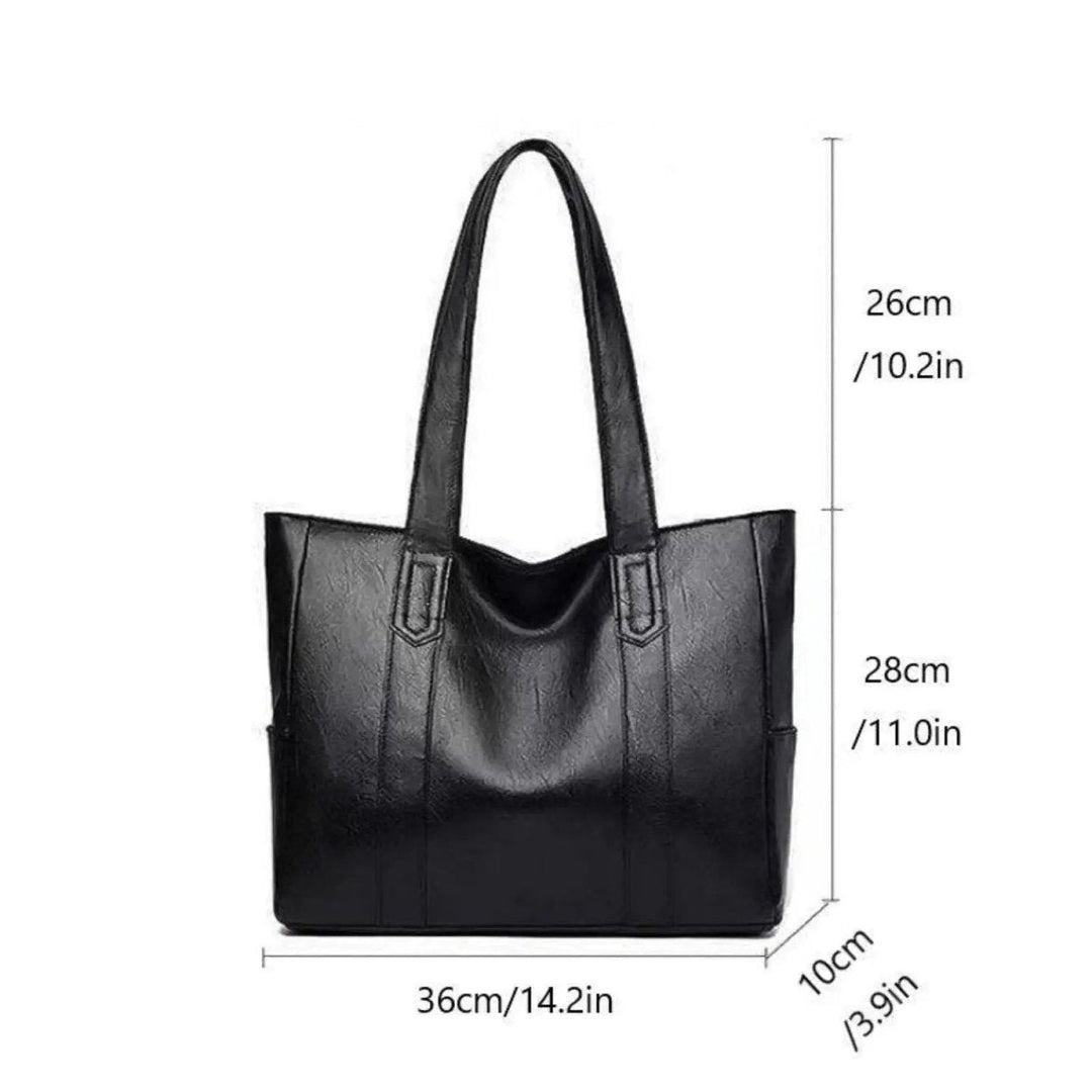 Innenansicht der geräumigen Damen Ledertasche, zeigt Platz für Essentials.