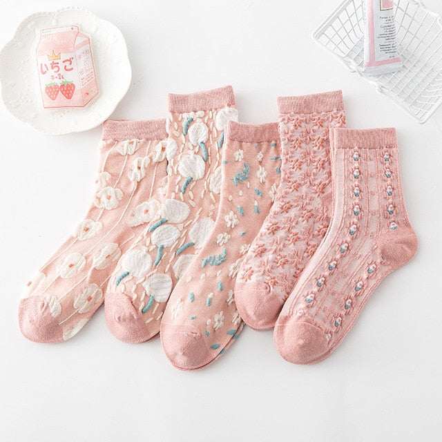 Damen Vintage Socken mit eleganter Blumenstickerei, 5 Paar Set aus Baumwolle.
