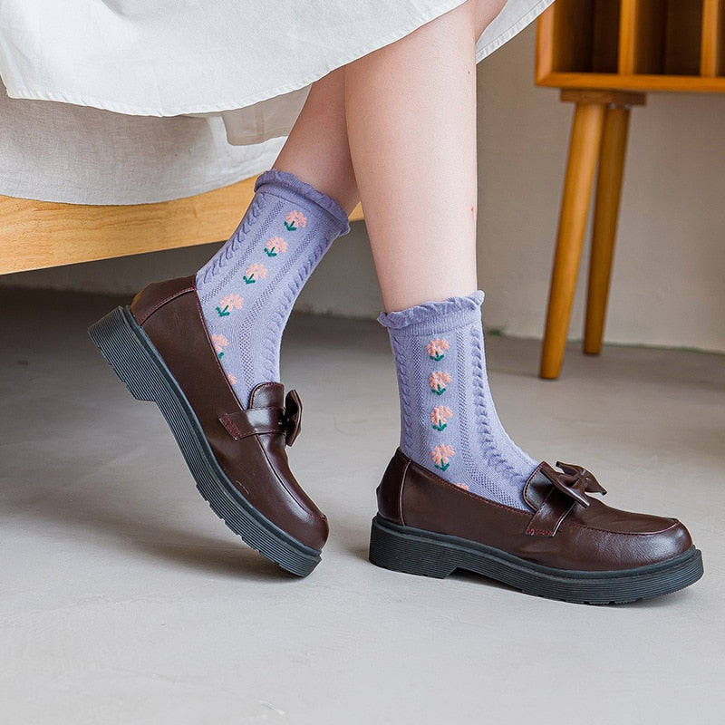 Geschenkidee: Modische Damen Vintage Socken, 5 Paar, mit eleganter Blumenstickerei.