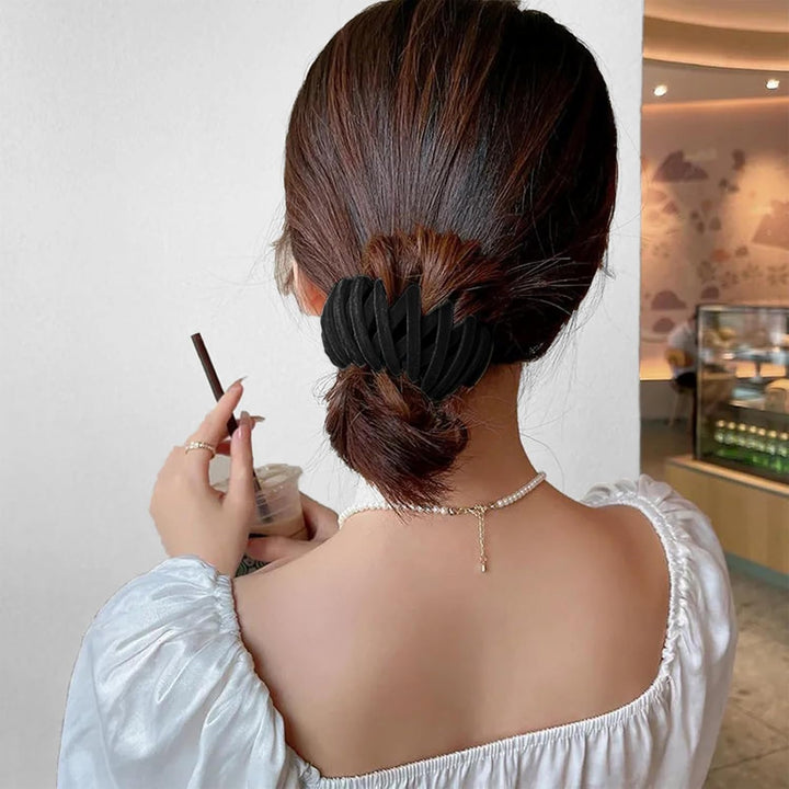 Detailansicht eines Damen Vogelnest-Haarclips, flexibel & dehnbar. Teil eines 3er-Sets Haarschmuck.
